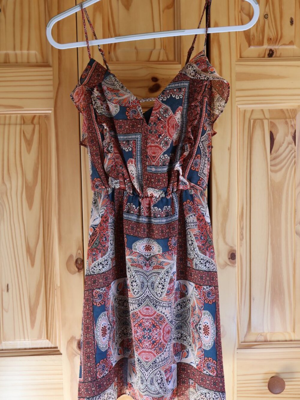 NWT BCBGeneration Dress Womens Small Paisley Ruffle V Neck Spaghetti Strap Boho